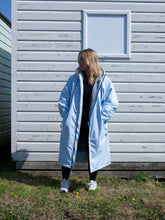 Load image into Gallery viewer, TBF ADULT ELEMENTAL WATERPROOF LIGHTWEIGHT SLIMLINE CHANGING ROBE ICE BLUE/GREY S/M