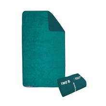 Load image into Gallery viewer, TWO BARE FEET SHERPA LINED WATERPRROF BLANKET GREEN SMALL