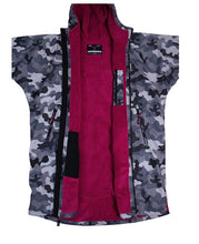 Load image into Gallery viewer, TWO BARE FEET JUNIOR CHANGING ROBE &amp; CHANGE MAT (GREY CAMO/RASPBERRY) - S/M - 6-10YEARS
