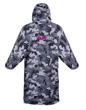 Load image into Gallery viewer, TWO BARE CHANGING ROBE &amp; CHANGE MAT (GREY CAMO/RASPBERRY) - SMALL

