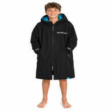 Load image into Gallery viewer, TWO BAREFEET JUNIOR CORE CHANGING  ROBEBLACK/BLUE
