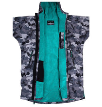 Load image into Gallery viewer, TWO BARE FEET JUNIOR CHANGING ROBE &amp; CHANGE MAT (GREY CAMO/TEAL) - S/M - 6-10YEARS
