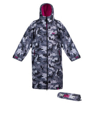 Load image into Gallery viewer, TWO BARE FEET JUNIOR CHANGING ROBE &amp; CHANGE MAT (GREY CAMO/RASPBERRY) - S/M - 6-10YEARS
