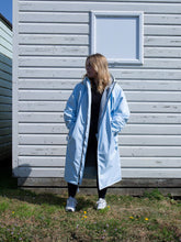 Load image into Gallery viewer, TWO BARE FEET ADULT ELEMENTAL CHANGING DRY ROBE ICE BLUE/GREY SMALL-MEDIUM
