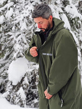 Load image into Gallery viewer, TWO BARE FEET CHANGING DRY ROBE AND MAT FOREST GREEN/ BLACK
