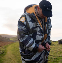 Load image into Gallery viewer, SALTROCK FOUR SEASONS CAMO CHANGING ROBE
